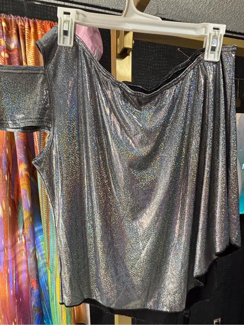 Shimmery Metallic One-Shoulder Top - Silver✨